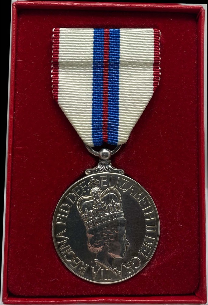 Royal Mint 1977 Silver Jubilee Medal in Presentation Case