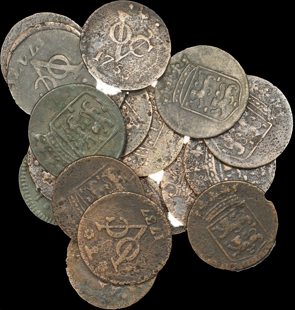 Netherlands East Indies 18th Century Accumulation of 90 Copper Duits Circulated product image