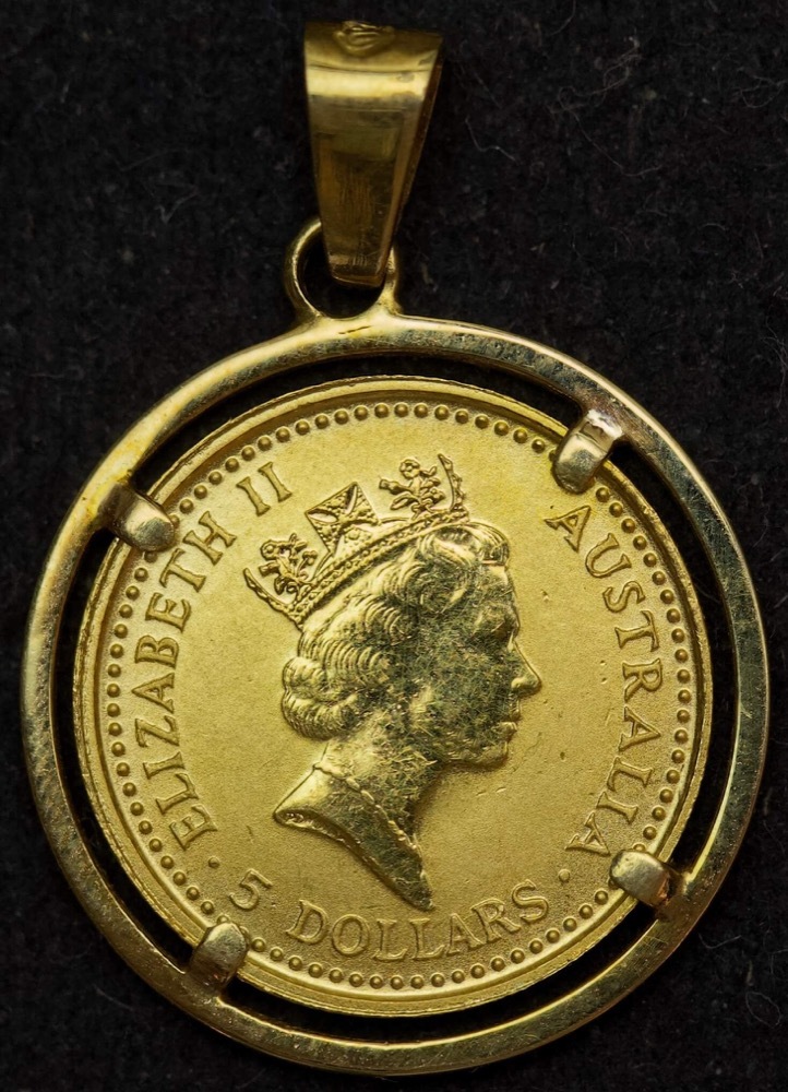 1993 1/20 Ounce Gold Kangaroo Nugget in Pendant