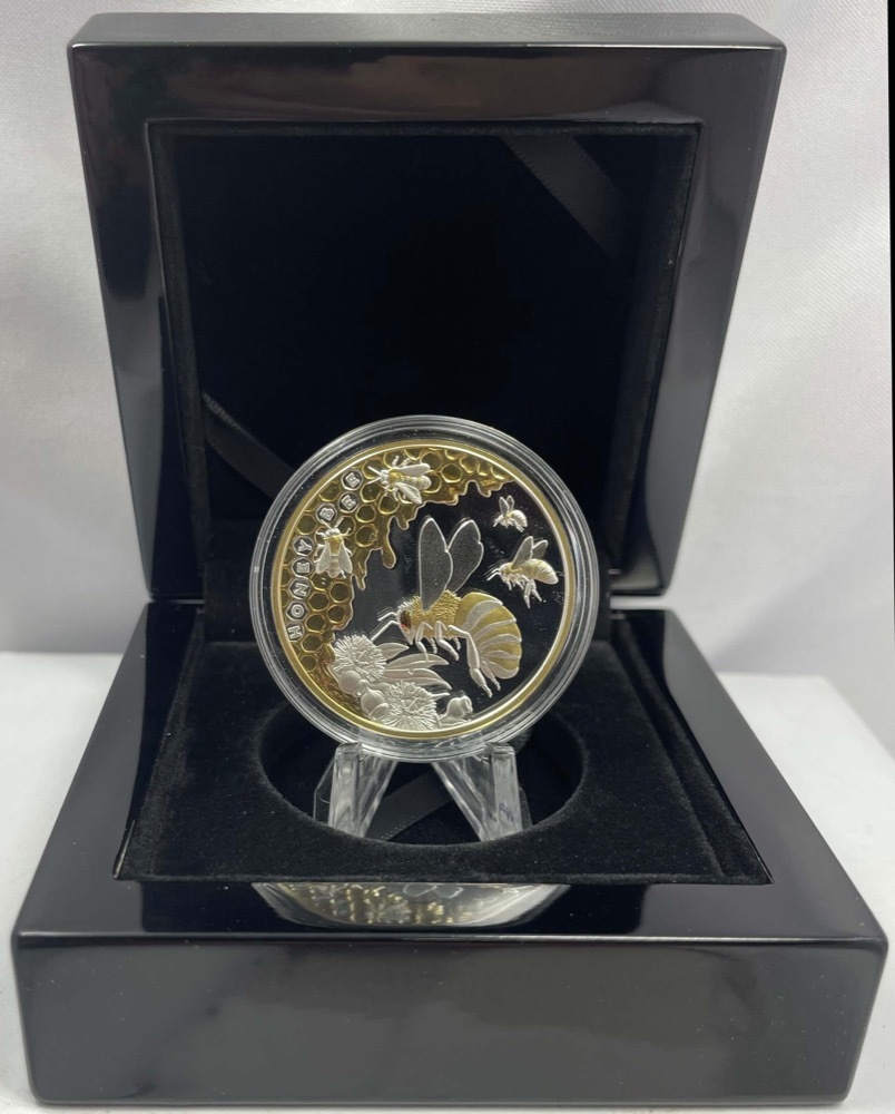 Niue 2022 1oz Silver Proof Coin Honey Bee Sterling & Currency