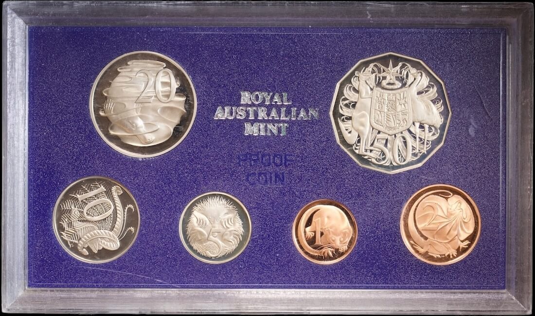 Australia 1984 Proof Coin Set Damaged Packaging