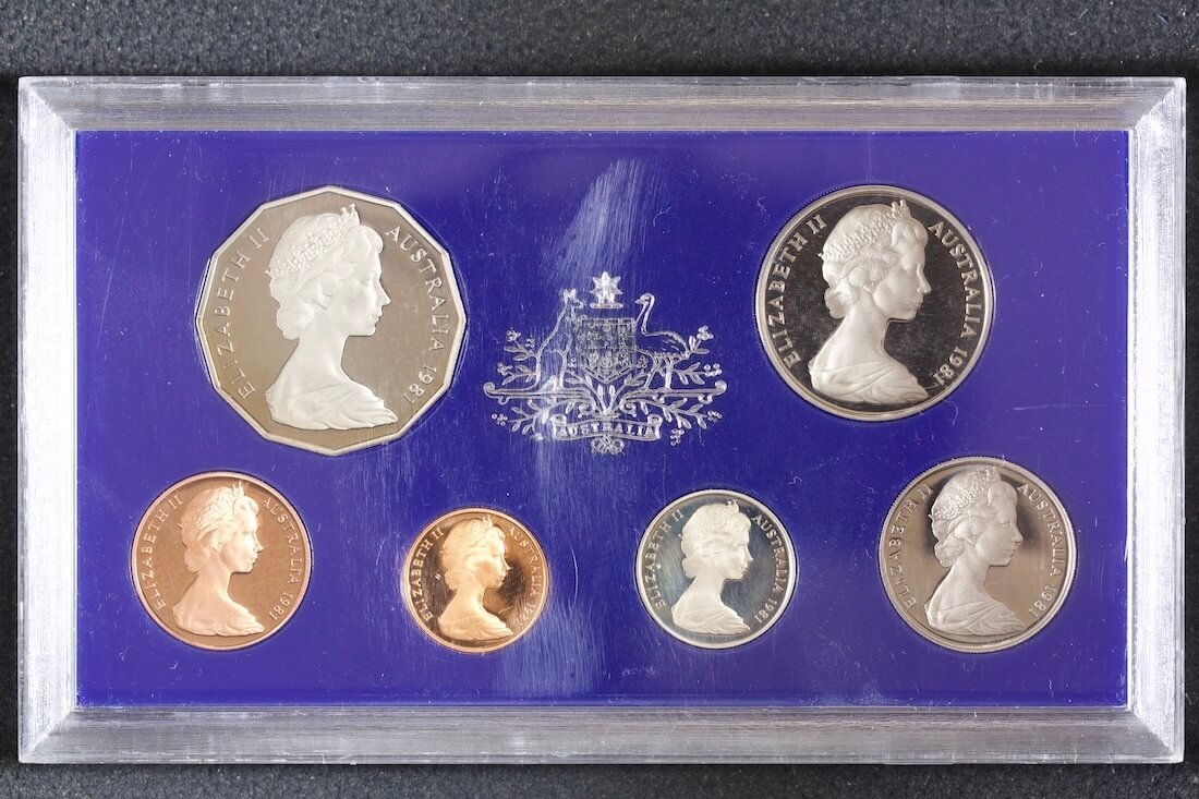Australia 1981 Proof Coin Set Damaged Packaging