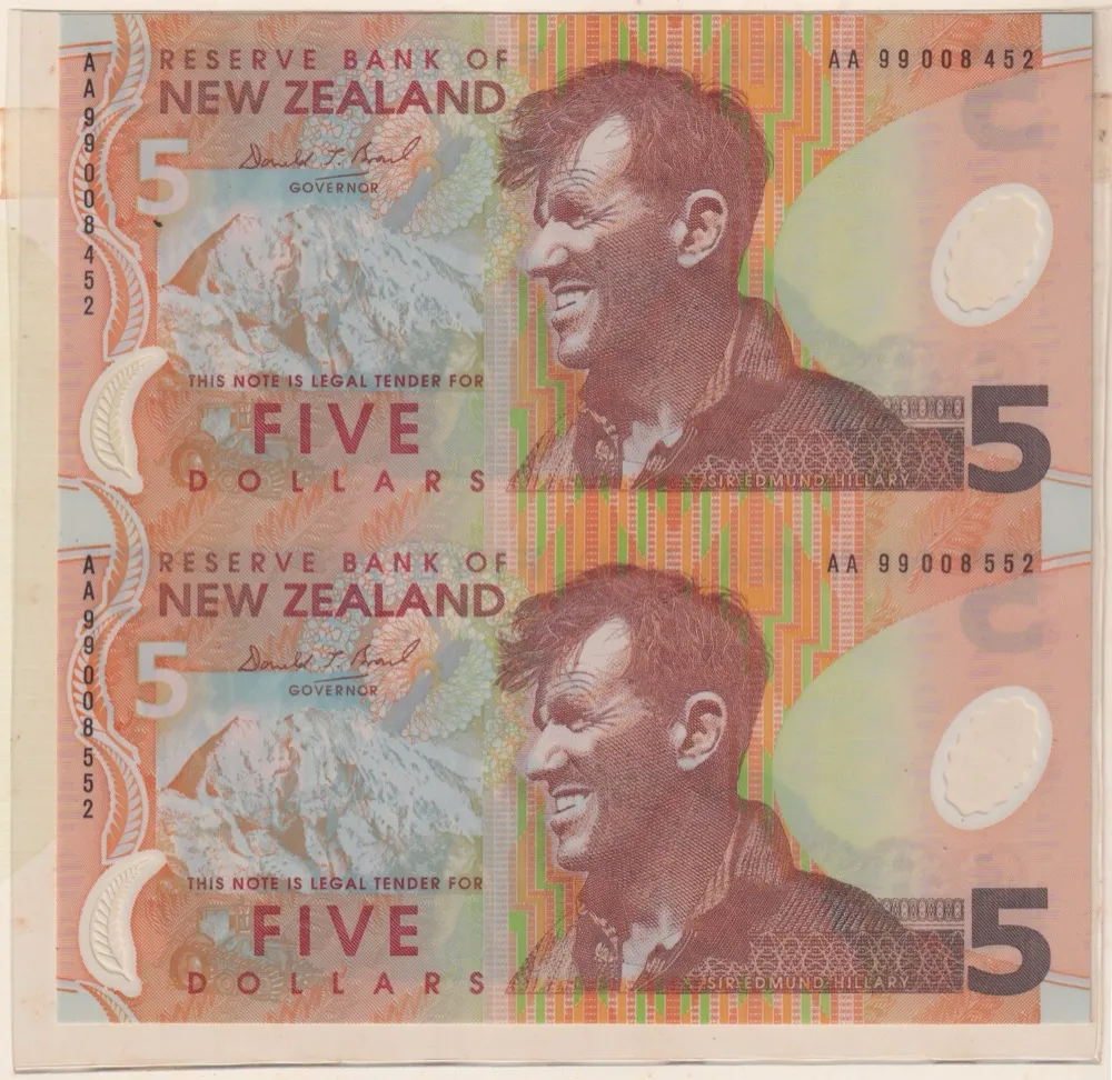 New Zealand 1999 5 Dollar Uncut Vertical Pair  Uncirculated