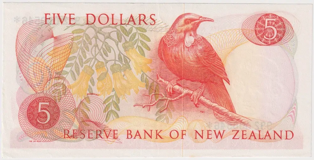 New Zealand 1977 5 Dollar Star Note Hardie Pick#165d good EF