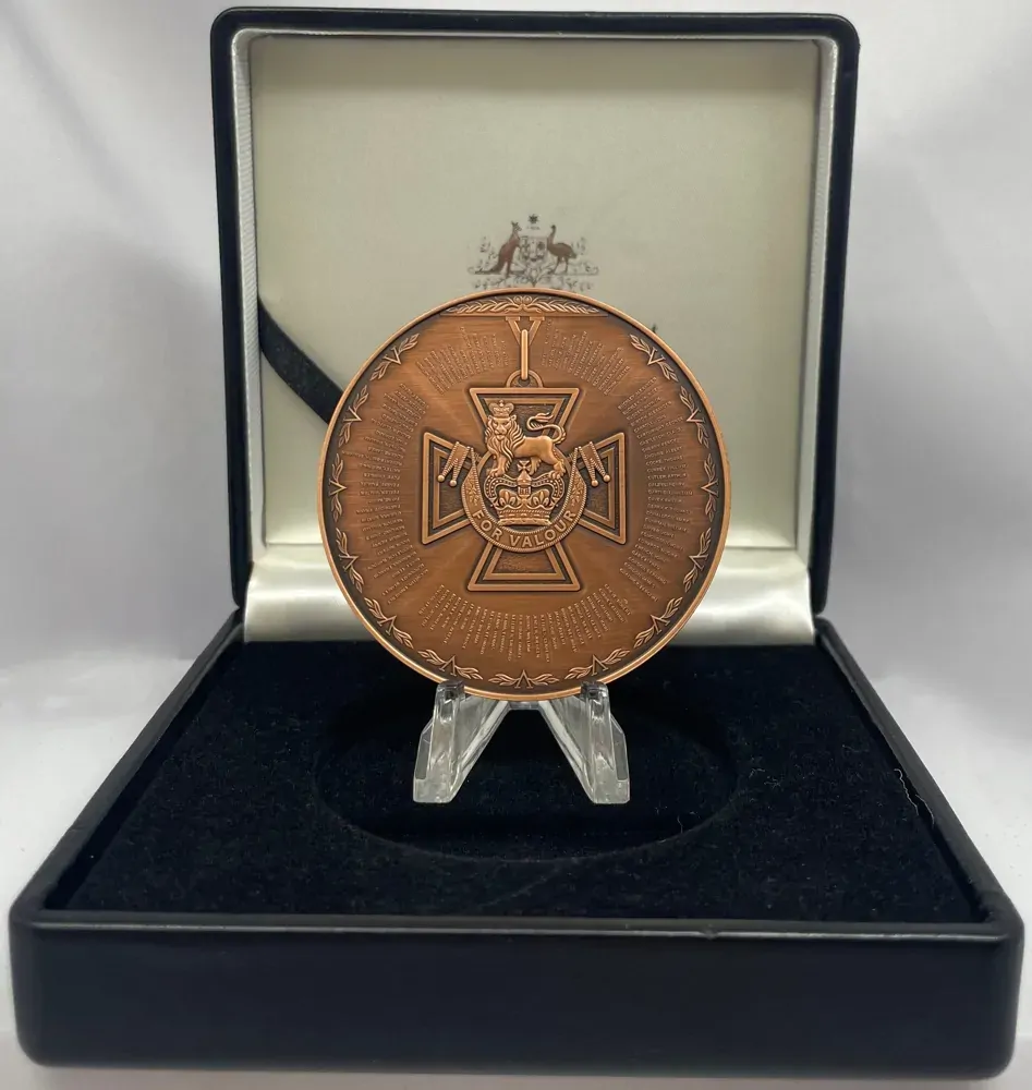 2014 Antique Copper 10 Dollar Proof Coin For Valour - A History of The Victoria Cross product image