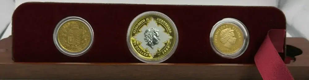 Perth Mint 2002 Shield Sovereign Collection product image