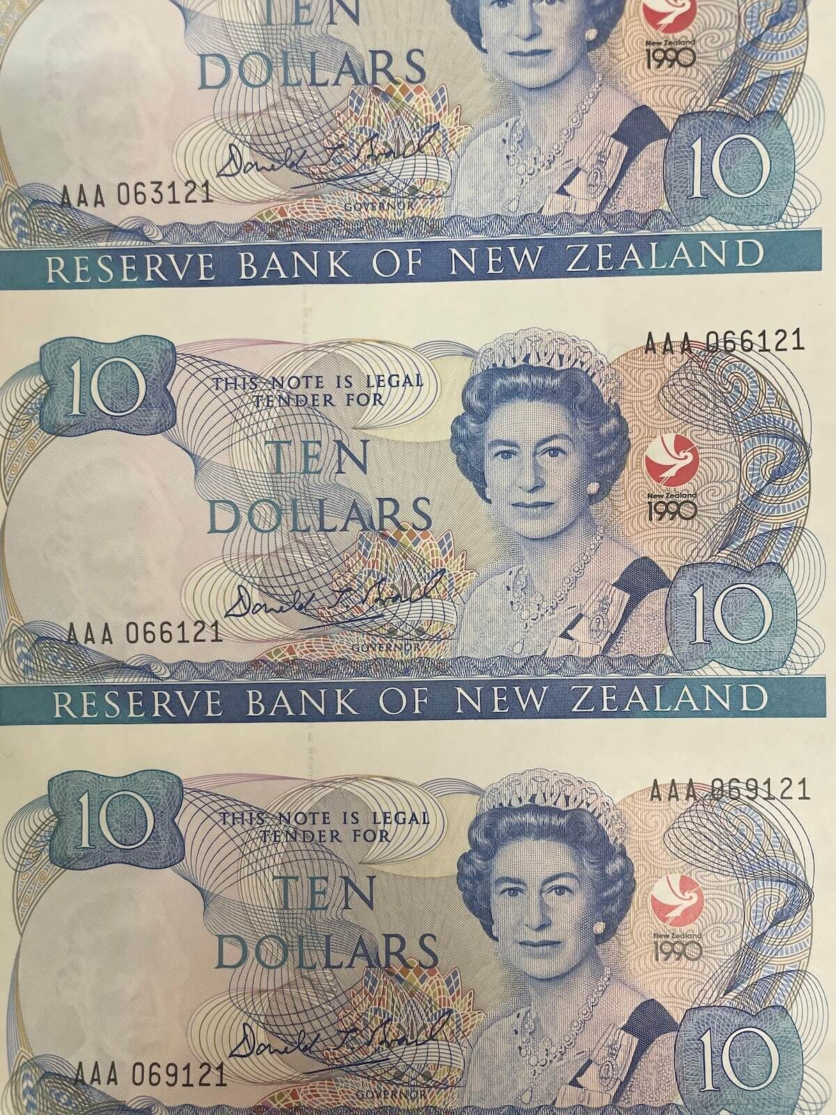 New Zealand 1990 Uncut Sheet of 32 10 Dollar Notes Treaty of Waitangi product image