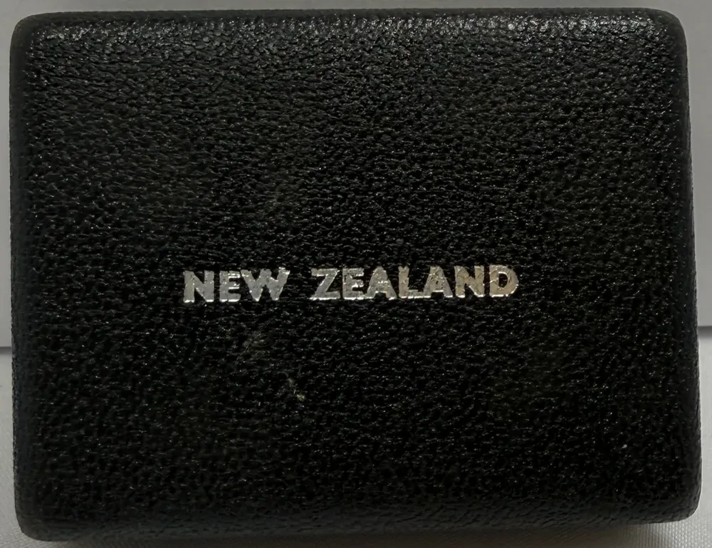 New Zealand 1984 Silver 1 Dollar Proof Coin Chatham Island Black Robin  product image