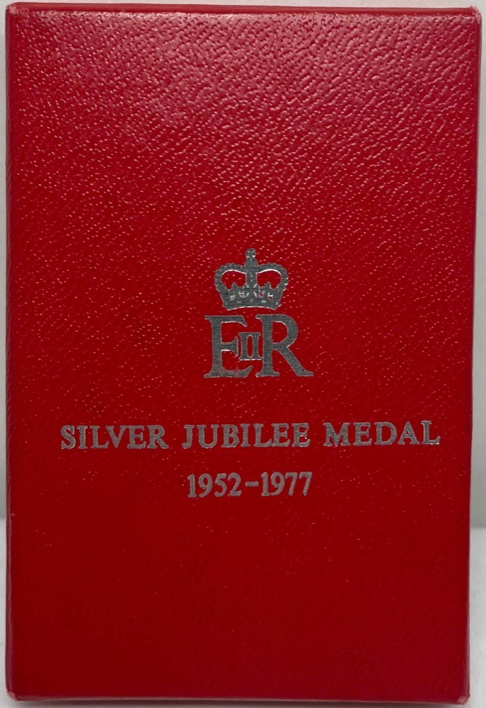 Royal Mint 1977 Silver Jubilee Medal in Presentation Case product image