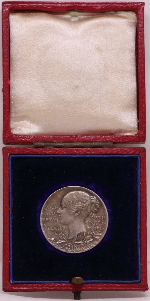 Great Britain 1897 Queen Victoria Silver Diamond Jubilee Medallion 26mm in Presentation Case of Issue product image