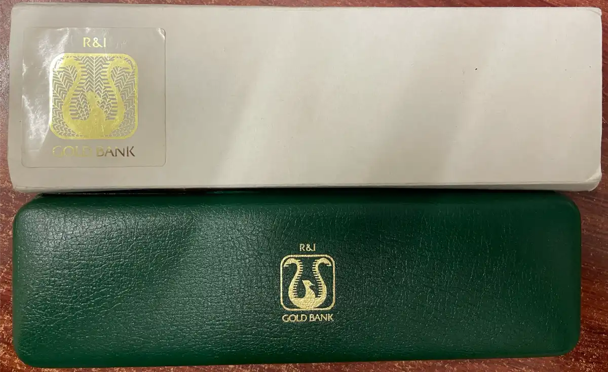 Green R&I Gold Bank Case