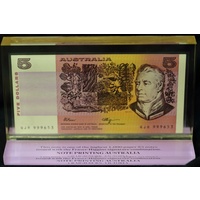 1991 $5 Note in Official Perspex Frame from NPA Fraser / Higgins R#212 Uncirculated QJR 999653