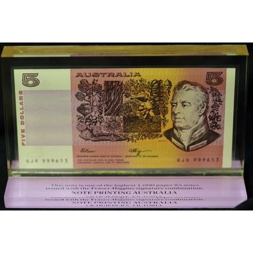 1991 $5 Note in Official Perspex Frame from NPA Fraser / Higgins R#212 Uncirculated QJR 999653